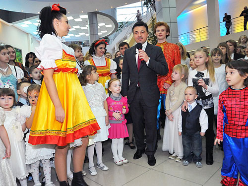 Андрей Воробьёв поздравил детей с Новым годом